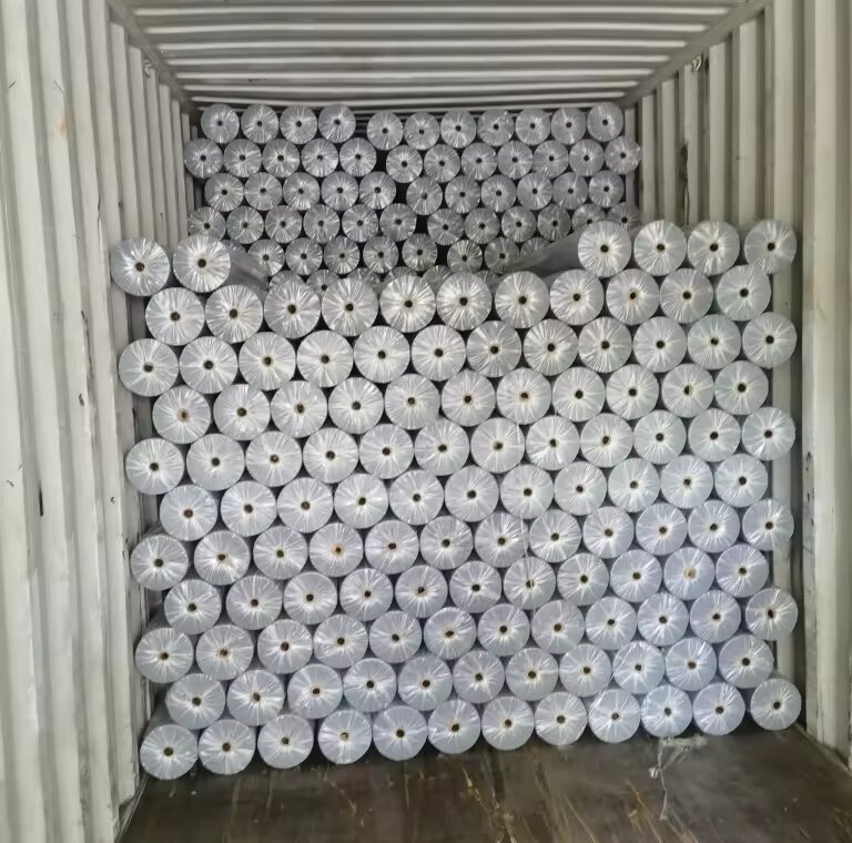 لفائف قماش غير منسوج من البولي بروبيلين الأسود بوزن 90 جرامًا للمتر المربع لتعبئة الأكياس