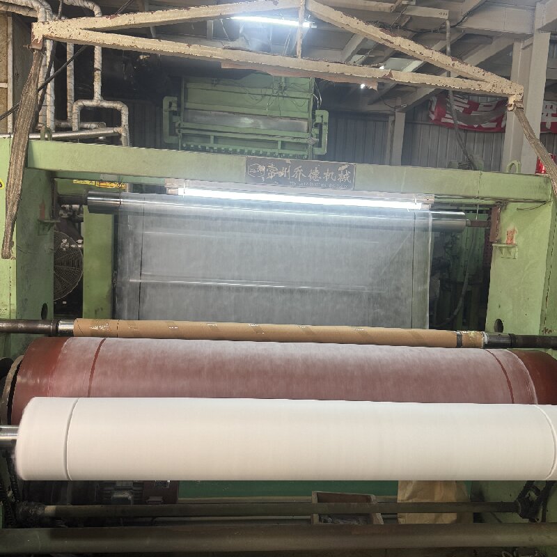 لفائف قماش سبونبوند غير منسوج بوزن 20 جرامًا للمتر المربع لصنع أقنعة الوجه وقبعات التجميل التي تستخدم لمرة واحدة